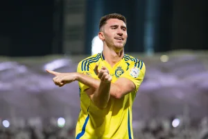 تطورات جديدة في مستقبل لابورت لاعب النصر السعودي.. ريال مدريد ينافس أتلتيك بلباو لابورت