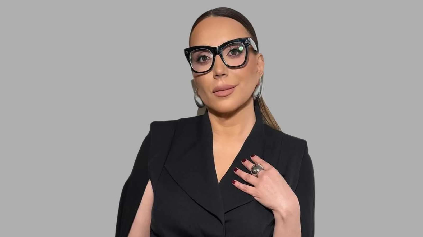 شكران مرتجى تعود بالذاكرة إلى "عيلة سبع نجوم" بعد 28 عاماً.. ودور الذكاء الاصطناعي شكران مرتجى