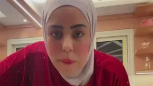 القصة الكاملة للقبص على البلوجر "أم مكة" في مصر بعد مشادة عنيفة داخل استوديو قناة فضائي أم مكة
