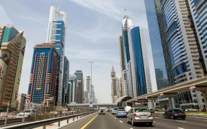 صيانة شاملة لشارع الإمارات في دبي استعداداً للعام الدراسي الجديد دبي