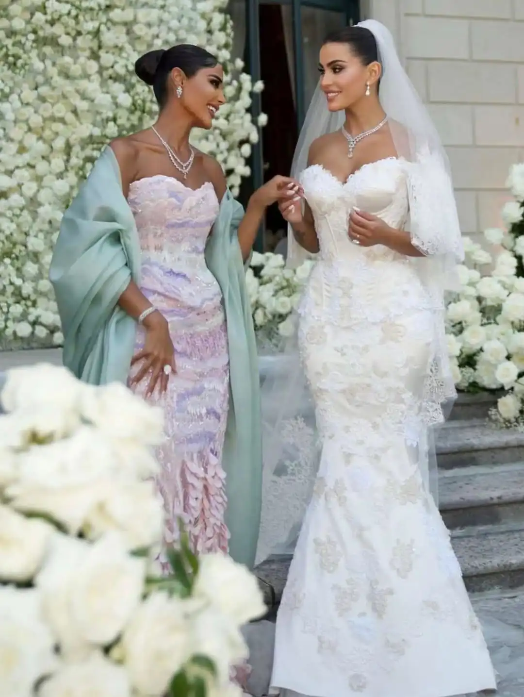 إليسا تشعل أجواء حفل زفاف الدكتورة يومي على ضفاف بحيرة كومو: فخامة، دموع، ومشهد لا يُنسى إليسا