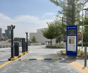 دبي تطلق أول نظام ذكي بالكامل لمواقف السيارات باستخدام الذكاء الاصطناعي دبي