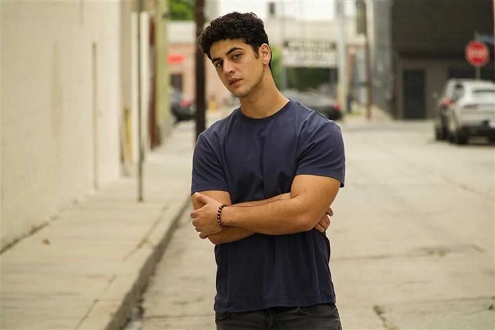 آدم الشرقاوي يروي تفاصيل انهياره بعد "شماريخ": كنت بتهرب بأي طريقة آدم الشرقاوي