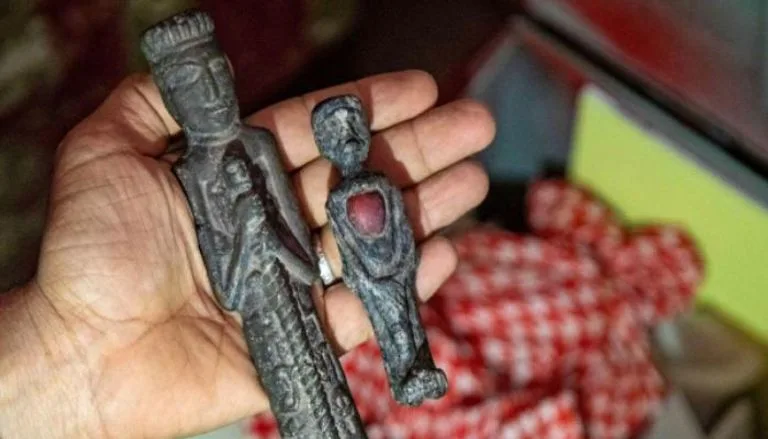 اليمن تسترد تمثال ملك قتبان ومقتنيات أثرية ثمينة من فرنسا اليمن