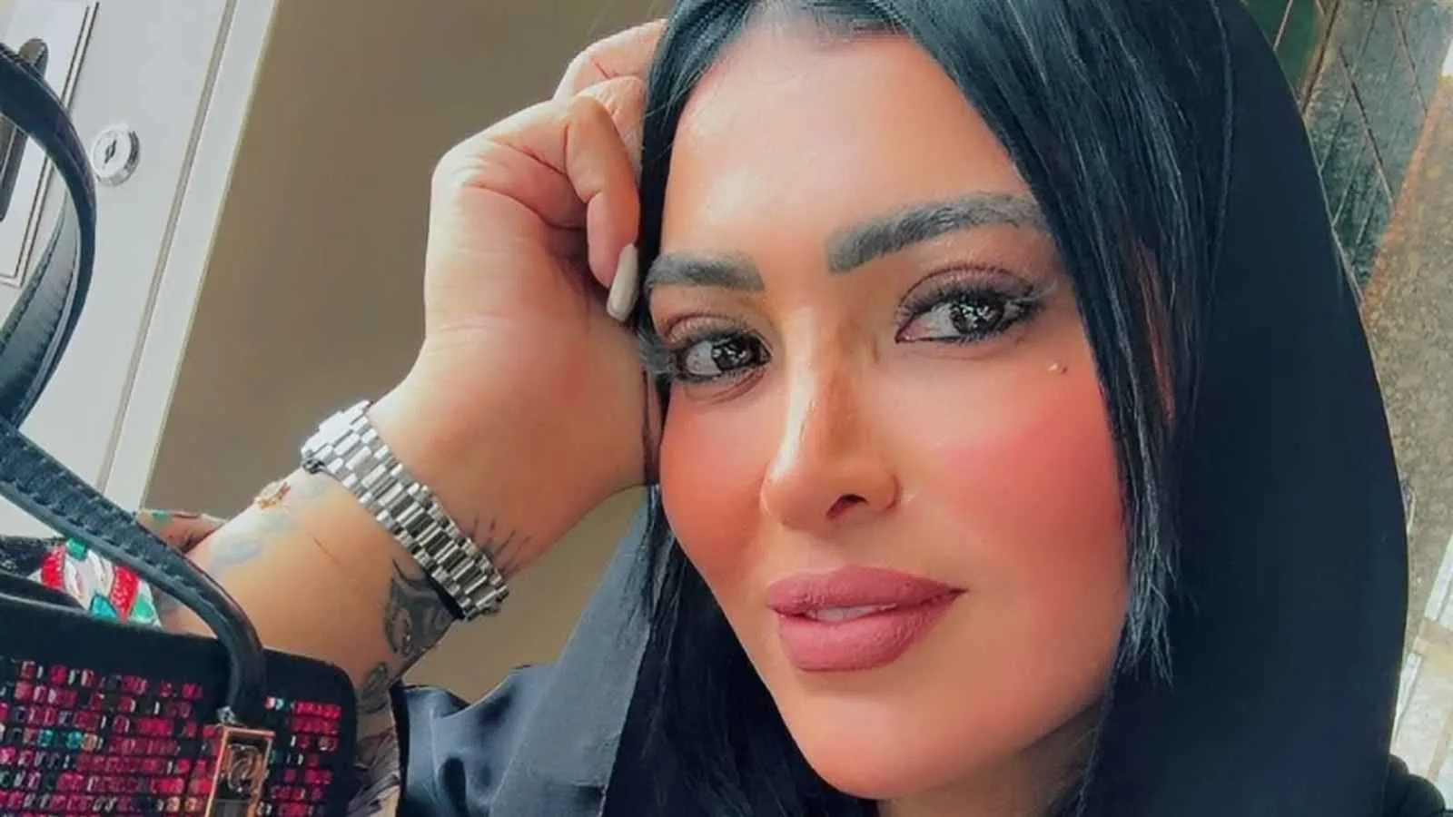 طليقة أحمد مكي تكشف تفاصيل انفصالها وسبب ارتدائها خاتمه طليقة أحمد مكي