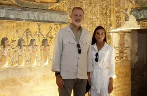 “سيلفي ملكي بمعبد حتشبسوت”..زيارة ملك إسبانيا وزوجته تضع الأقصر بمصر في دائرة الضوء العالمي ملك إسبانيا