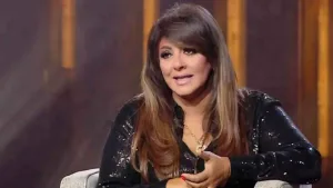 حادث سير يطال الفنانة هالة صدقي في الشيخ زايد: تحطم السيارة وإصابة السائق هالة صدقي