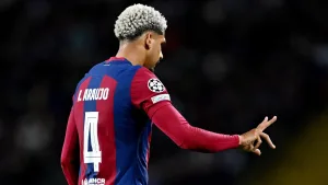 رونالد أراوخو يرفض 4 عروض كبرى للبقاء مع برشلونة رغم الإصابات رونالد أراوخو