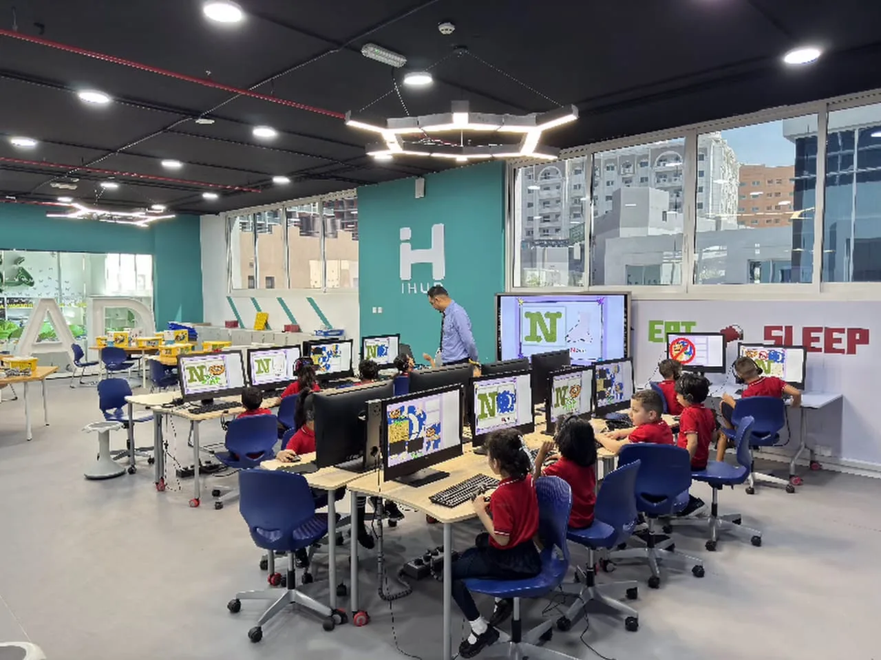 دبي تطلق أول مختبر ابتكار مدرسي لتعزيز مهارات الذكاء الاصطناعي والاستدامة لدى الطلبة دبي