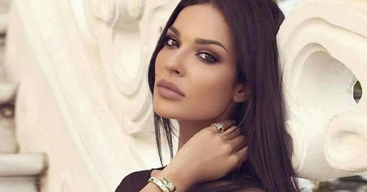 نادين نسيب نجيم تتعثر على أرض أبو ظبي في موقف محرج نادين نسيب