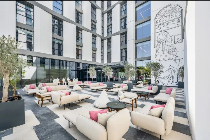 إيكوس دبي الفرجان يرسم مستقبل الضيافة المستدامة بتقنيات ذكية ونهج مسؤول إيكوس دبي الفرجان