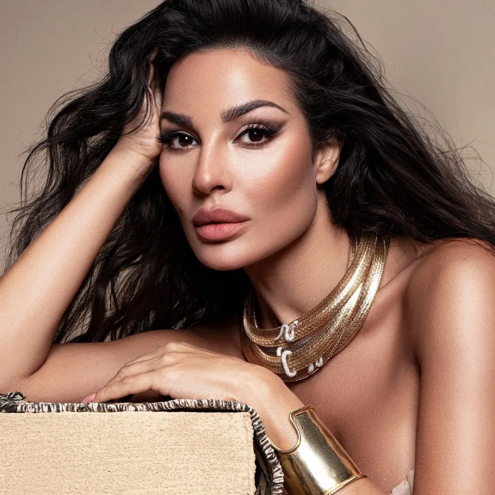 نادين نسيب نجيم تتعثر على أرض أبو ظبي في موقف محرج نادين نسيب