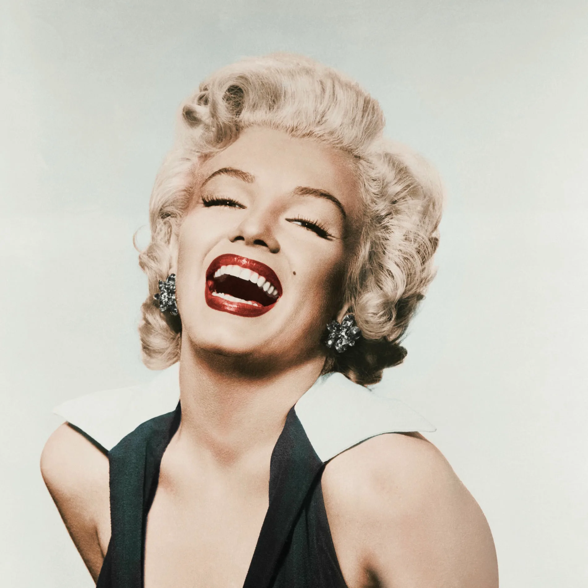 مارلين مونرو… أسرار الرحيل الغامض: هل كانت ضحية جريمة قتل؟ مارلين مونرو