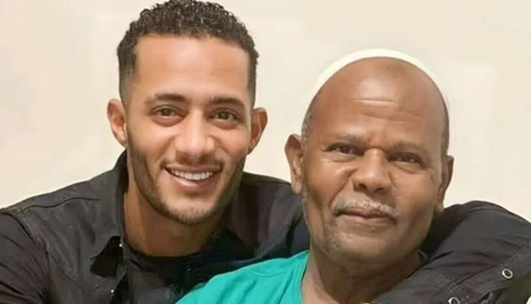 محمد رمضان يودع والده بكلمات مؤثرة وباكية بعد وفاته محمد رمضان
