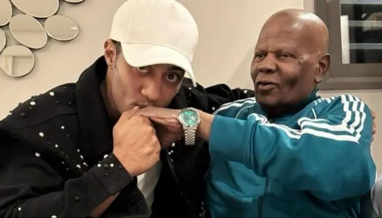 محمد رمضان يودع والده بكلمات مؤثرة وباكية بعد وفاته 196 111549 mohamed ramadan father