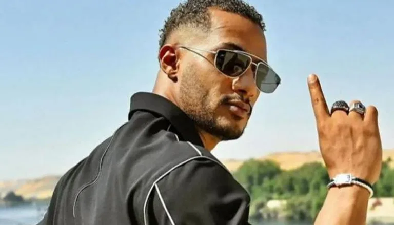 محمد رمضان يودع والده بكلمات مؤثرة وباكية بعد وفاته محمد رمضان