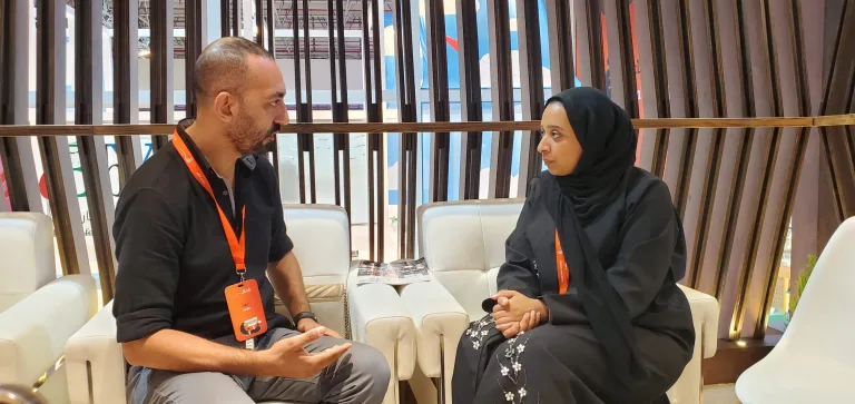 إيمان بوشليبي: المكتبات في الشارقة محور المعرفة والتجدد الثقافي 239388 إيمان بو شليبى مع الزميل أحمد منصور