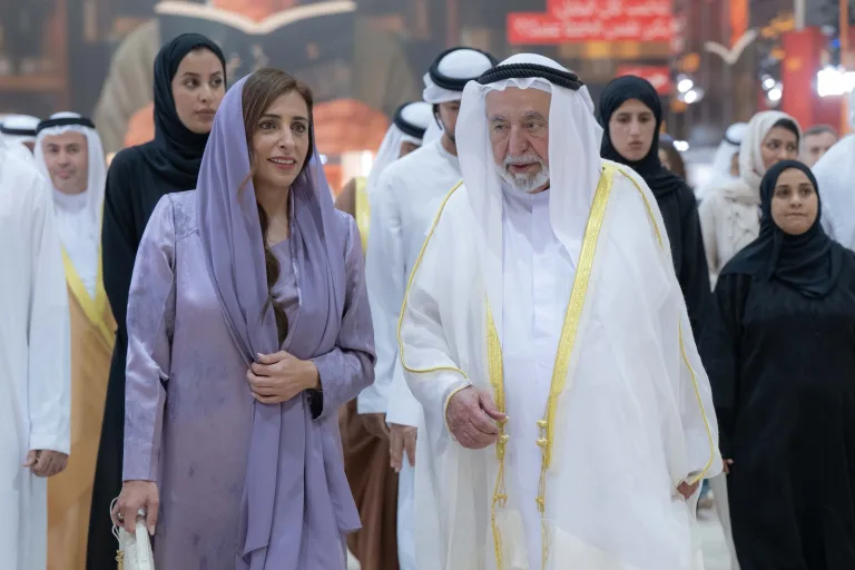 الشيخ سلطان القاسمي.. 4.5 ملايين درهم لتعزيز مكتبات الشارقة بمعارف العالم 299886 الشيخ سلطان القاسمي والشيخة بدور القاسمي