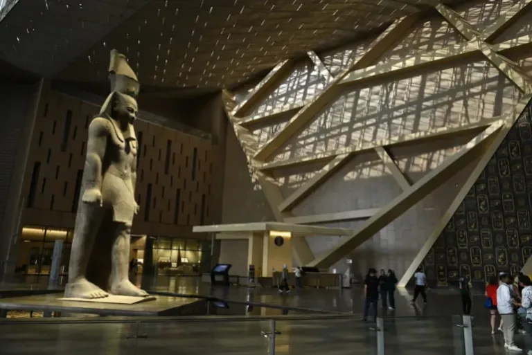 مخرج حفل افتتاح المتحف المصري الكبير يرد لأول مرة على الانتقادات المتحف المصري