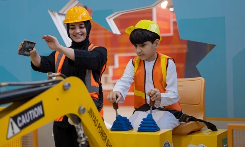 أطفال إماراتيون يضيئون معرض الشارقة للكتاب 2025: قصص مُلهمة تصنع مستقبلًا واعِدًا أطفال إماراتيون