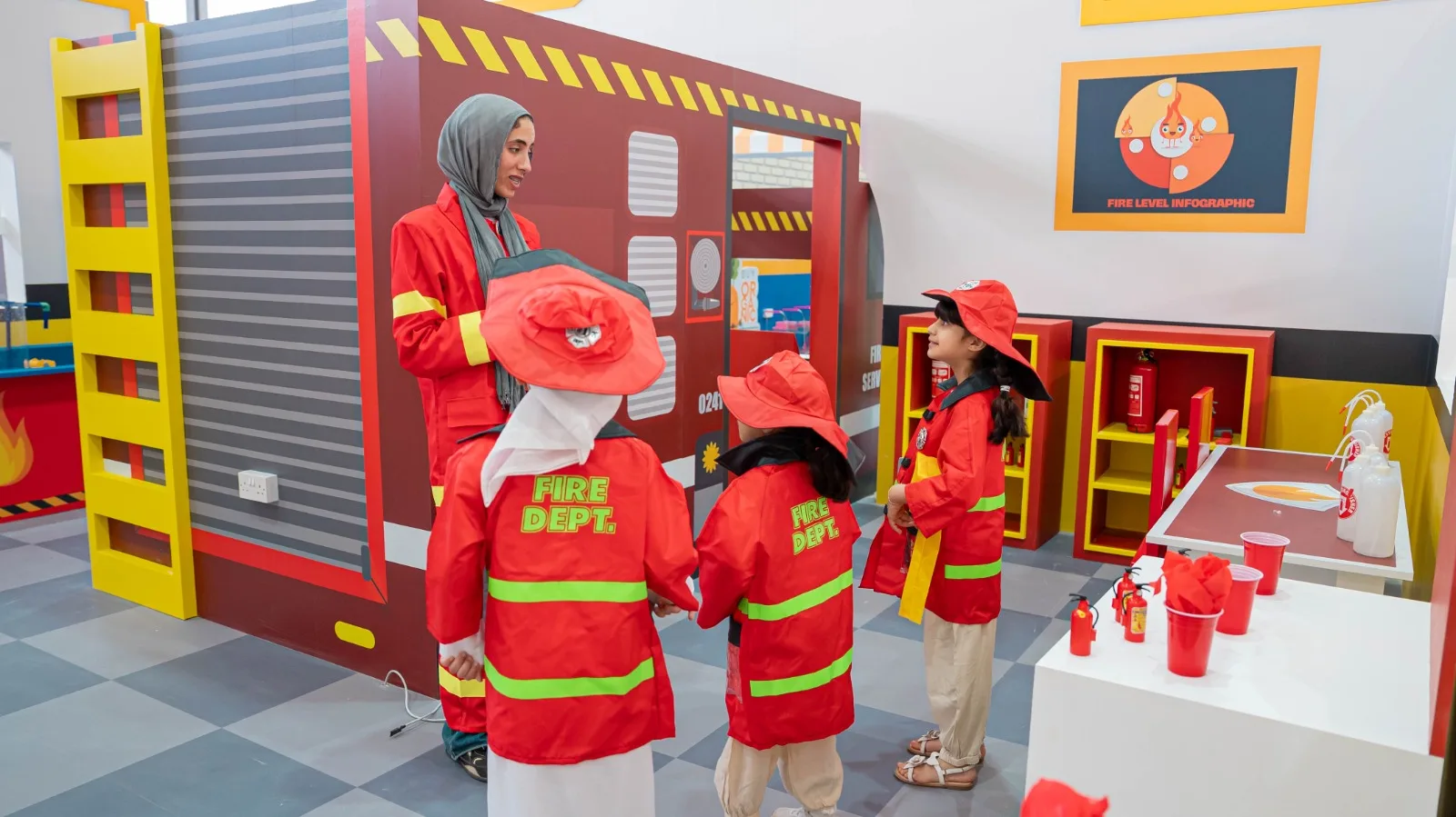 معرض الشارقة: الأطفال يغوصون في عالم الفن ثلاثي الأبعاد معرض الشارقة