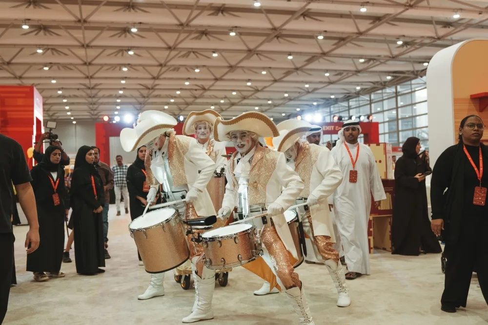 معرض الشارقة: الأطفال يغوصون في عالم الفن ثلاثي الأبعاد معرض الشارقة