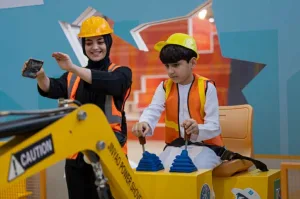 «مغامرات المدينة الصغيرة».. رحلة الأطفال إلى عالم المهن والتجارب في معرض الشارقة للكتاب الشارقة