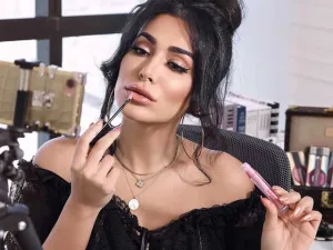 “هدى بيوتي” تنهي تعاونها مع نجمة “Love Island” بعد حادثة عنصرية تشعل الجدل على مواقع التواصل هدى بيوتي