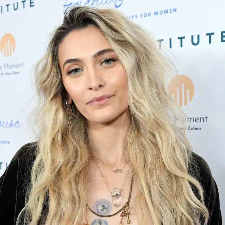 ابنة مايكل جاكسون تشعل معركة جديدة في القضاء وتتهم منفّذي الوصية بإساءة إدارة تركة ملك البوب ابنة مايكل جاكسون