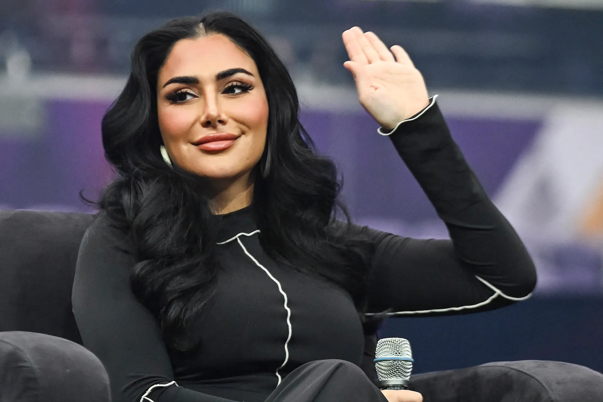 هدى بيوتي تنهي تعاونها مع هدى مصطفى بعد جدل عنصري على الإنترنت هدى بيوتي