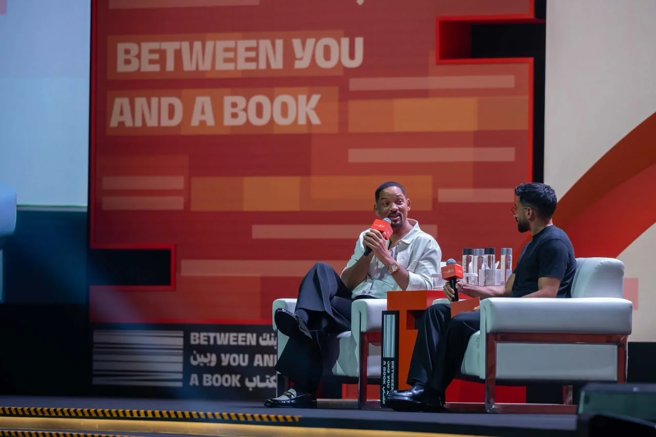 ويل سميث في "الشارقة الدولي للكتاب" 2025: الكتابة واحدة من أكثر التجارب التي غيّرت مجرى حياتي ويل سميث