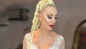 173 012517 turkish singer gullu 700x400