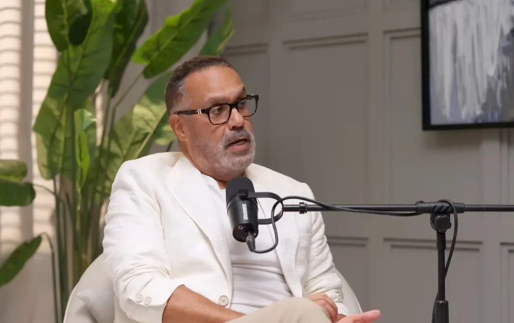 جمال العدل يكشف أسرار مسيرته الفنية في حوار بودكاست "حكاية مدير" جمال العدل