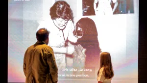 متحف زايد الوطني يستقبل زواره الأوائل وسط إقبال لافت ونفاد التذاكر في الساعة الافتتاحية زايد