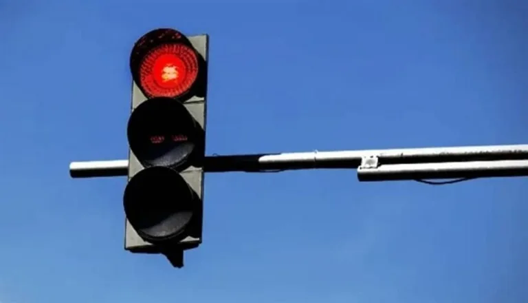 الإشارة الحمراء