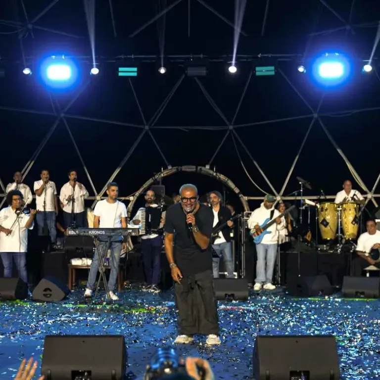 عمرو دياب يفتتح مهرجان ليالي العرب 2025 بحفل استثنائي يشعل “جزيرة المها” ResizeImage 10