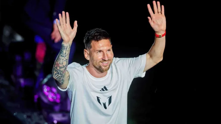 ليونيل ميسي يشعل الهند بجولته الاستثنائية: ملاعب، نجوم، ولحظات لا تُنسى d903eefc 1b19 4408 aa16 d580a0b3f187