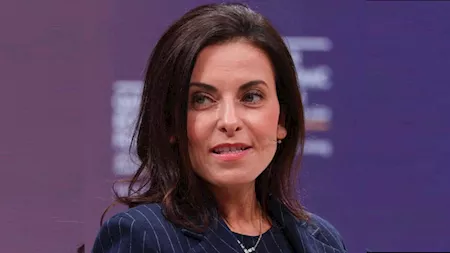 دينا باول ماكورميك تتصدر التريند: مصرية في قلب قيادة «ميتا» دينا باول