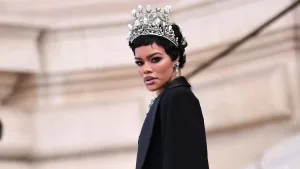 مجوهرات متحف اللوفر 