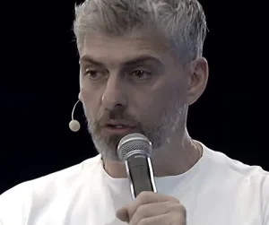 طارق سكيك من قمة المليار متابع: السر الحقيقي هو أن تتعلّم كيف تسمع طارق سكيك