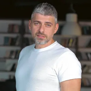 طارق سكيك من قمة المليار متابع: السر الحقيقي هو أن تتعلّم كيف تسمع طارق سكيك