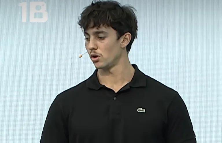 أدريان نينيت في قمة المليار متابع: الذكاء الاصطناعي يغيّر قواعد بناء الشركات الناشئة أدريان نينيت