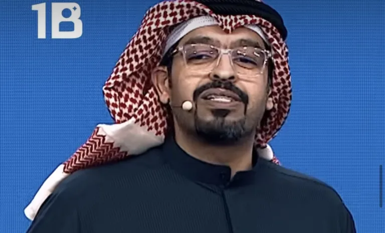 خليفة المزين في قمة المليار متابع: لماذا تم اختياره متحدثًا رغم قلة عدد المتابعين؟ خليفة المزين