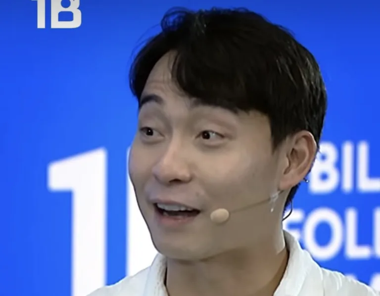 قبل أن يصبح «العم روجر»… نايجل نج يروي رحلته من الكفاح إلى العالمية في قمة المليار متابع نايجل نج