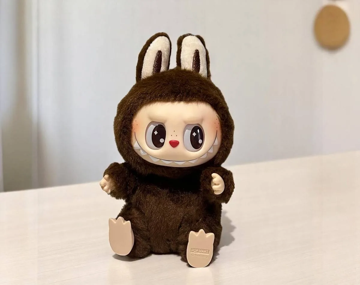 لابوبو في مرمى الانتقادات: اتهامات باستغلال عمال وقاصرين في مصانع الصين لابوبو