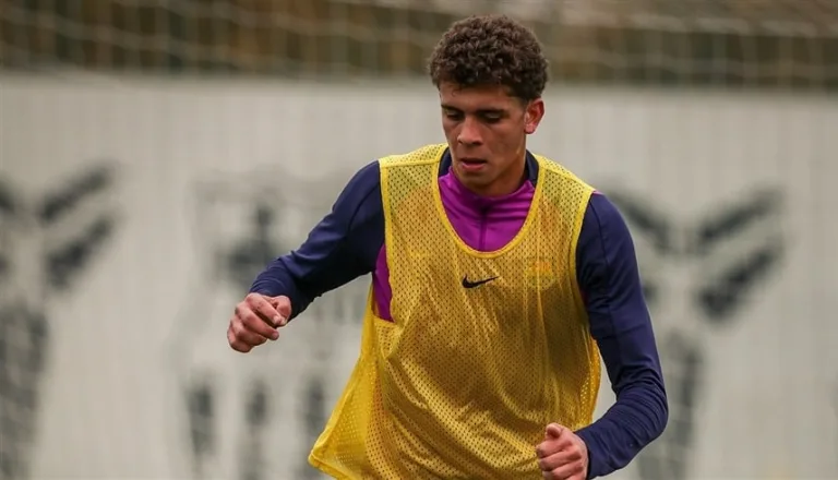 حلم حمزة عبد الكريم في برشلونة يتعثر بسبب أزمة تصريح العمل حمزة عبد الكريم