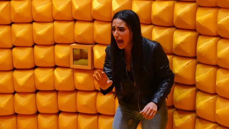 آية سماحة في “رامز ليفل الوحش”: ضحية المقالب وسخريته المعتادة وتعليقات لاذعة ضدها 214 203115 ramez galal aya samaha 2