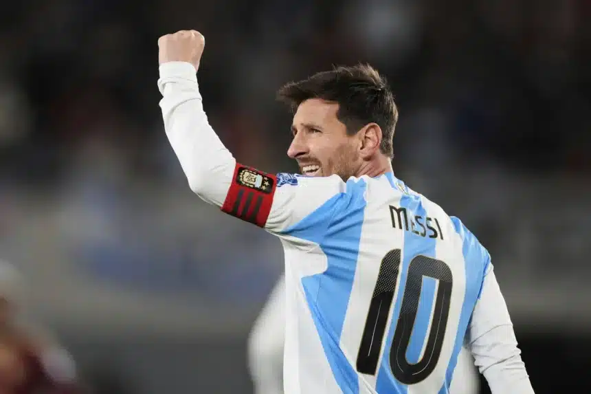 ميسي يقود "كتيبة التانغو" لمونديال 2026: سكالوني يفجر مفاجأة باستبعاد ديبالا من القائمة