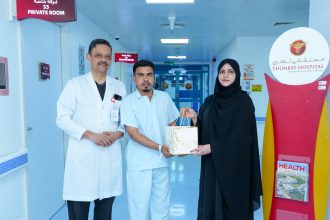 مستشفى ثومبي بالفجيرة يجري جراحة دمج فقرات بالمنظار لمريض مستيقظ