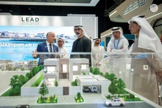 خالد بن محمد بن زايد يشهد فعاليات "قمة أبوظبي للبنية التحتية" ويطلع على مشاريع بقيمة 57 مليار دولار